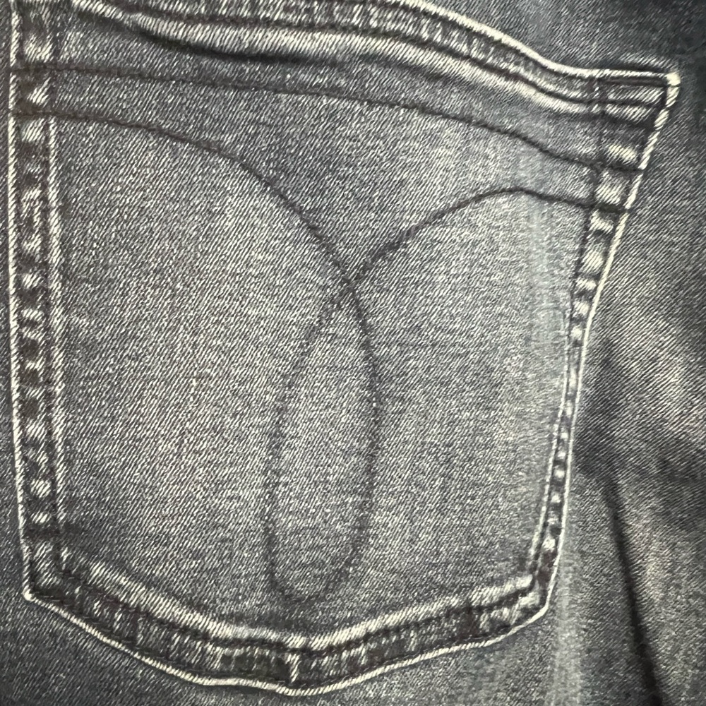 Two pairs of Calvin Klein jeans. Dark and Blue rinse. Straight leg size 32x32. - Picture 4 of 7